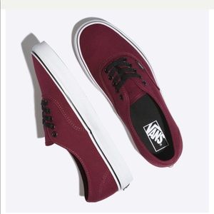 PORT ROYALE/ BLACK AUTHENTIC VANS